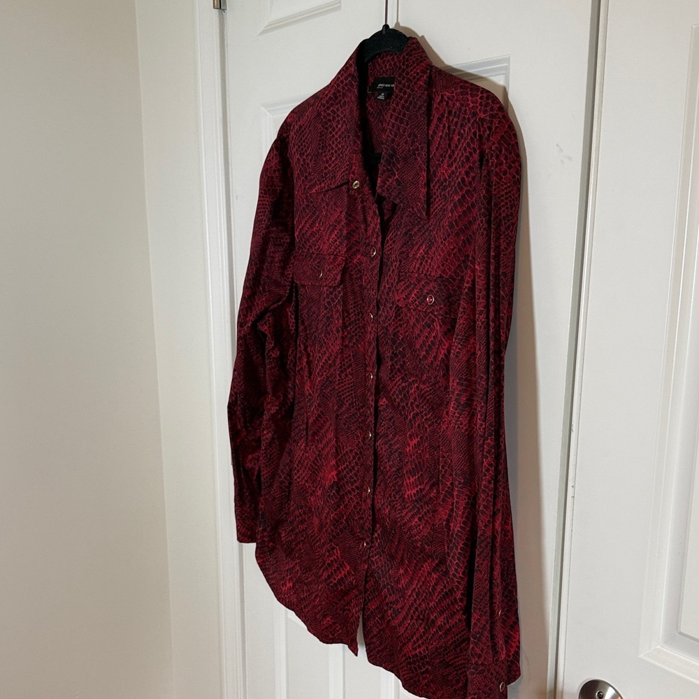 Jones New York Ruby Red Snake Print Button-Up Shirt Red Snap Buttons Size 3X - Picture 5 of 7